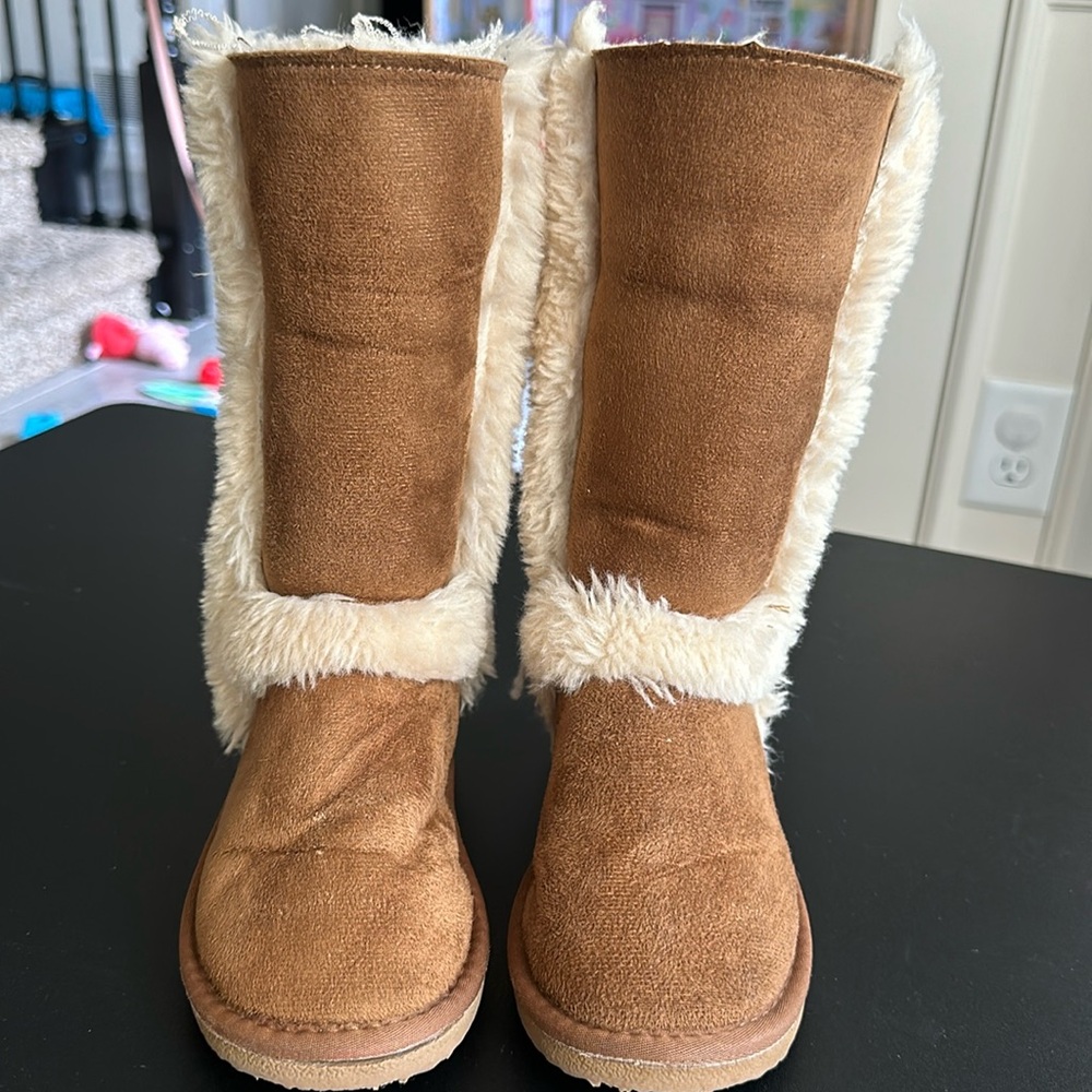Tall brown fall/winter toddler boots with faux fur